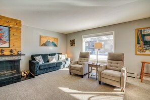 Living Area | Wood-Burning Fireplace | Free WiFi