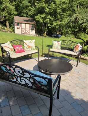 patio with dual purpose fire pit.