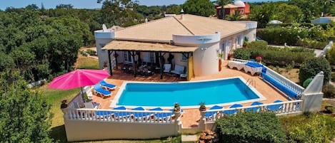 Cosy Carvoeiro Villa | 5 Bedrooms | Villa Marianna do Sol | Table Tennis Table & Private Pool | Alporchinhos