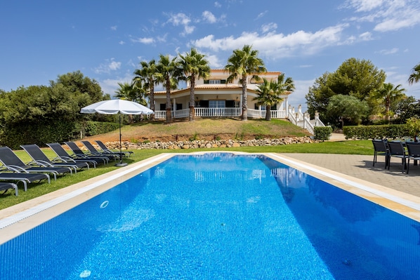 Luxury Algarve Villa | 4 Bedrooms | Villa Salvador | Pool Table | Private Pool | Pera
