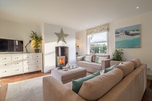 Brook House, Brinton: Pretty double aspect sitting room