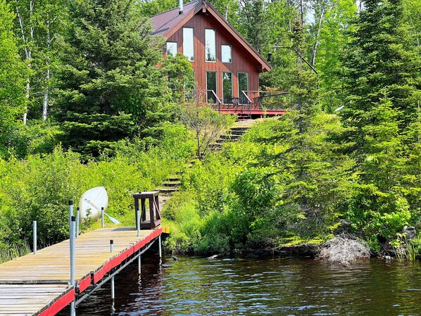 Beautiful and tranquil lakeside cabin on Garden lake 