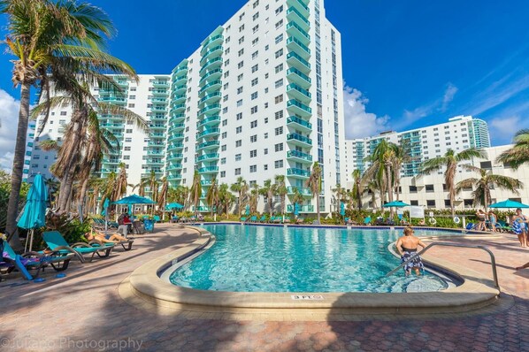 One bed Tides 2nd floor Hollywood Beach Miami (1244)