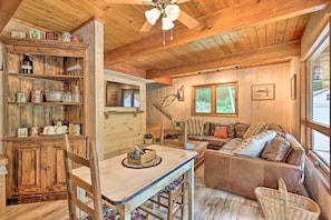 Living Area | Free WiFi