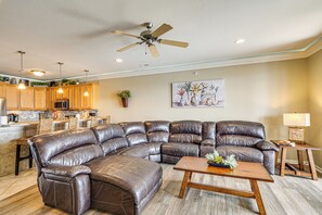 Living Room | Smart TV | Cable TV | Elevator On-Site