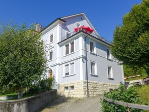 Plant, Sky, Building, Window, Tree, House, Residential Area, Facade, Urban Design