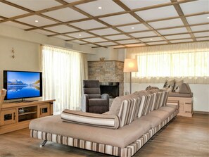 Meubles, Propriété, Bâtiment, Confort, Bois, Design Intérieur, Salon, Éclairage, Lampe, Sol