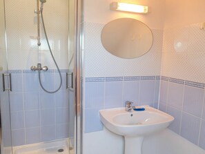 Plumbing Fixture, Mirror, Tap, Sink, Property, Bathroom Sink, Bathroom, Shower Head, Shower