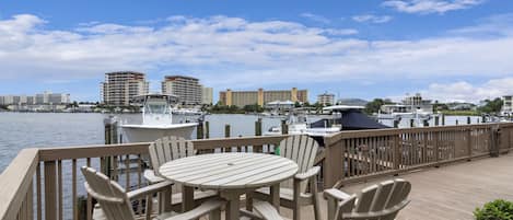 Dock with seating overlooking the Destin Harbor