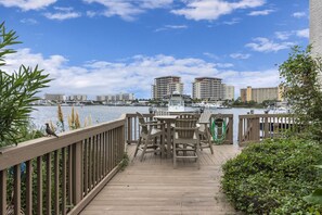 Dock with seating overlooking the Destin Harbor