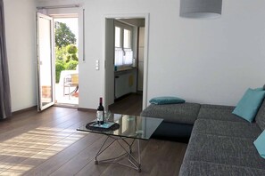 Ferienwohnung (80m²) mit schöner Sonnenterrasse-Wohnzimmer