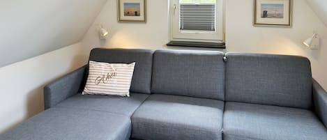 Wohnzimmer in der Ferienwohnung Üüs Aran 6 in Süddorf auf Amrum