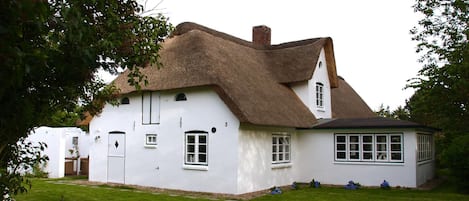 Friesenhaus Amrum mit der Ferienwohnung Hommelkasche in Süddorf