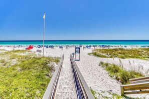Hutchinson Street Beach Access only a 4-5 Minute Walk Away