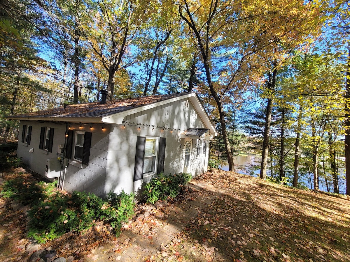 Relaxing River Cottage-HOT TUB Hot Springs Hot Tub just added.