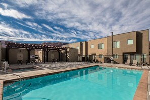 Entrada at Moab's Huge Pool, Spa, and Outdoor Entertaining Area!