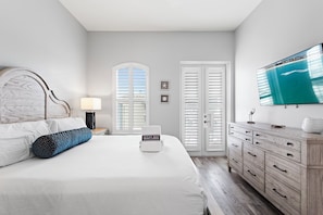 23-Gulf-Place-Residences-308-Primary-Bedroom