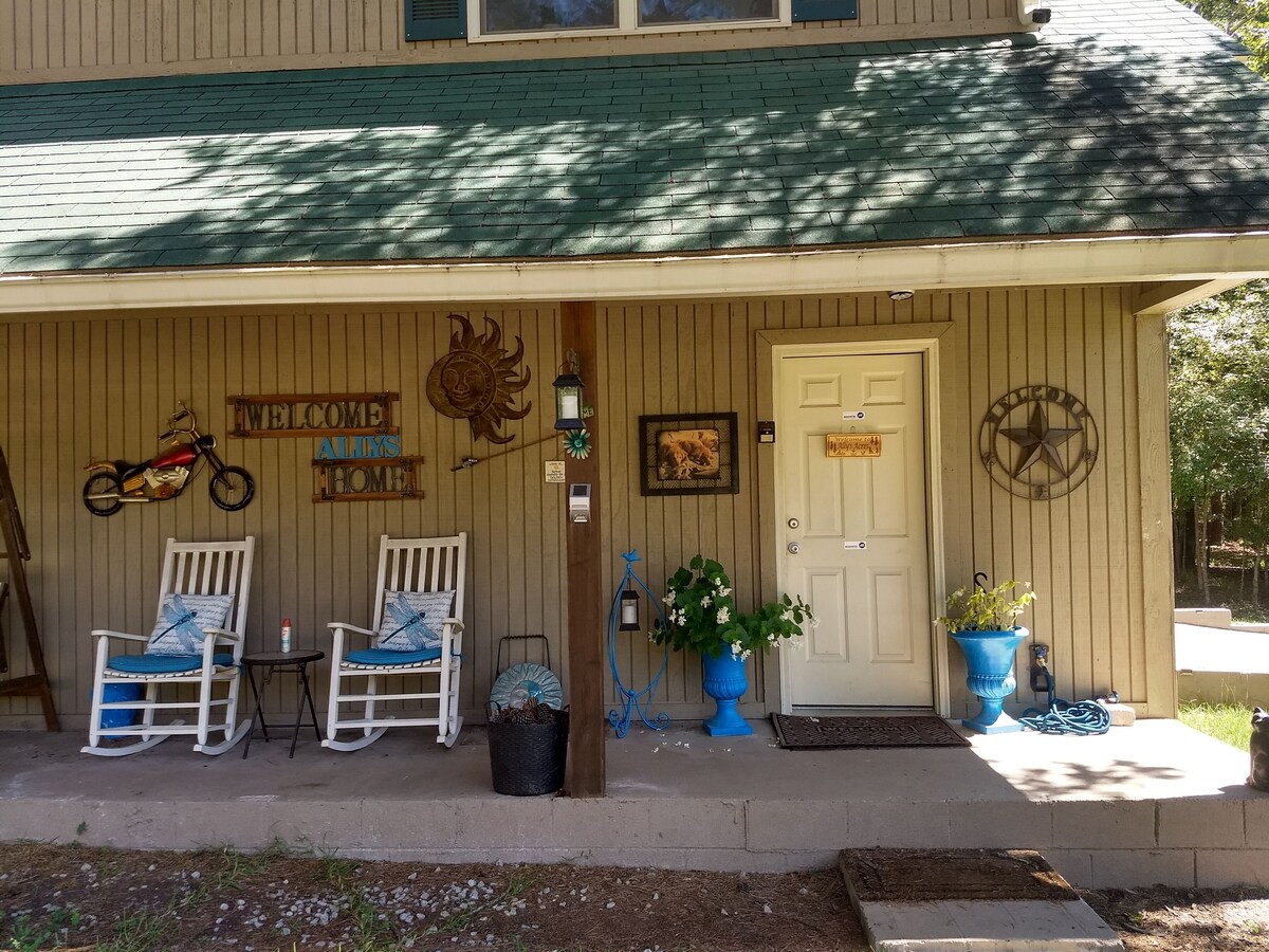 Beautiful home; in out boat park near Clark’s Hill Lake, Wildwood and Pine Knoll