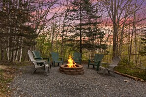 Making memories and staying cozy on vacation! Make those smores! 
