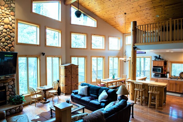 Welcome to 4040 Shaggy Bark cabin's wall of windows! So bright and cheery!