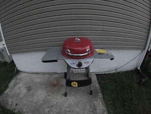 Outdoor electric grill