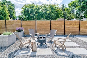 Fire pit seating area