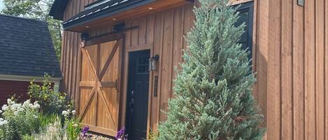 Front Entrance to the Curry Barn, beautiful flower beds & granite steps