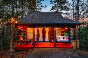 Coziest front porch for our very deserving and amazing guests <3