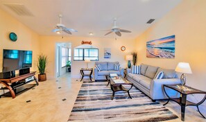 Living Room with hi-def flat screen TV, DVD/Blu-ray, stereo and USB power ports 