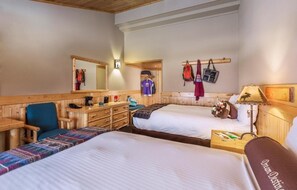 Room with 2 Queen beds