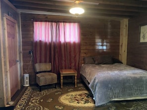 Main Cabin queen bed