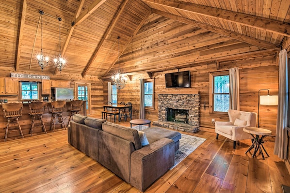Jasper Vacation Rental | 3BR | 2BA | 1,248 Sq Ft | Stairs Required for Access