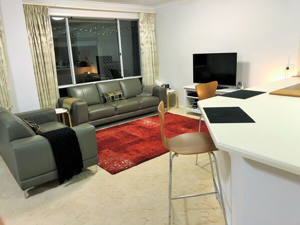 Family/kitchen/dining