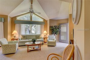 living room with access to veranda