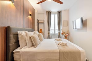 Relax into a high-quality mattress that combines comfort and support