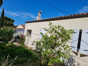 la maison avec son jardin
