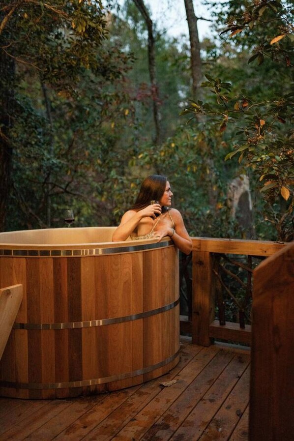Outdoor spa tub