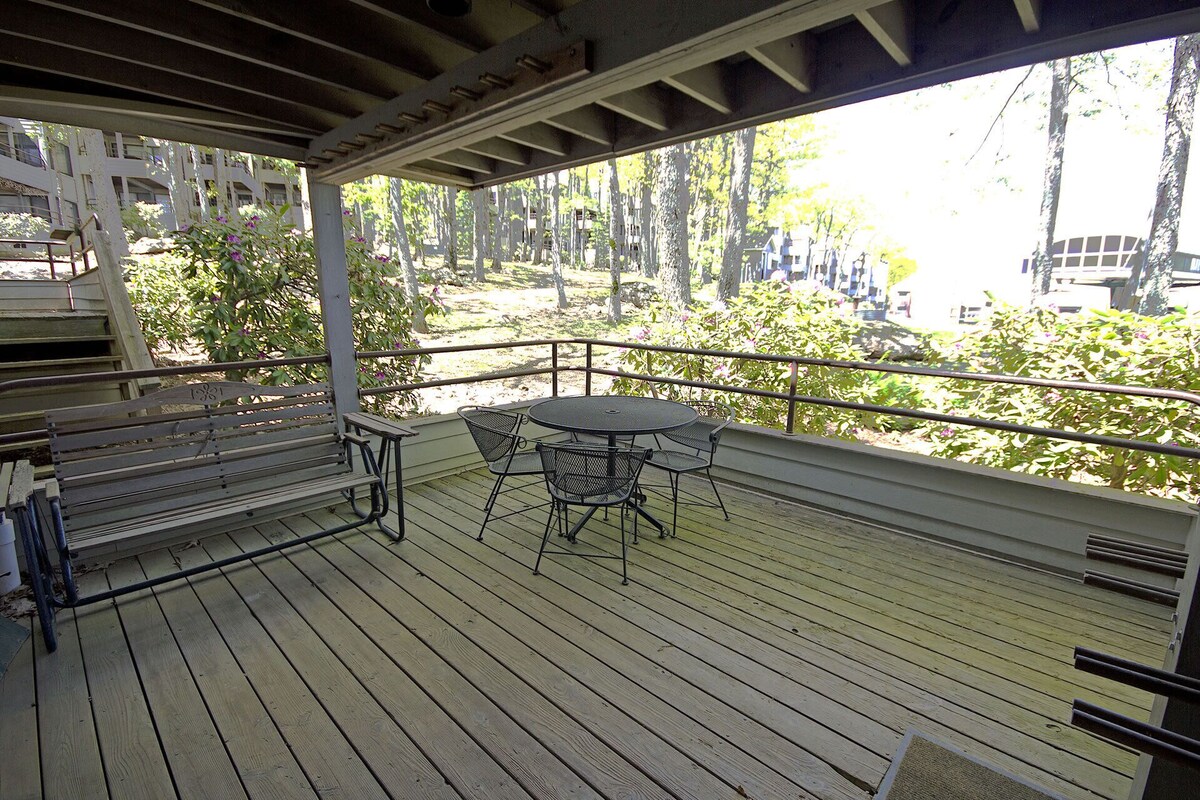 2BR/ 2BA condo at Wintergreen Resort-Right on the slopes! Perfect for hiking!!