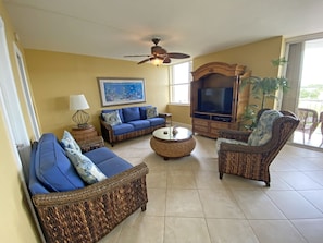 living room with flat screen tv