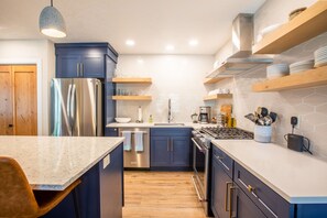 Gorgeous fully stocked kitchen