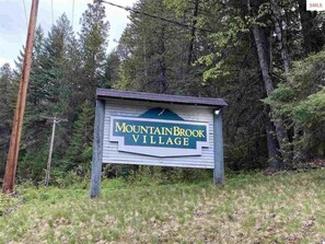 Mountain Brook Village entrance