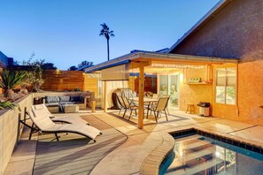 Enchanting Private Patio with BBQ