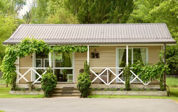 Willow Tree Cottage Exterior