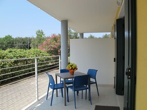 Möbel, Stuhl, Gartenmöbel, Schatten, Tisch Im Freien, Küche & Esszimmer Tisch, Glas, Balkon, Holzbeize, Kaffetisch