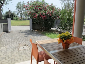 Möbel, Garten, Schatten, Stuhl, Gartenmöbel, Blumentopf, Garten, Hinterhof, Landscaping