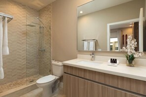 Bathroom with a shower and tub. The essential kit and towels are provided!