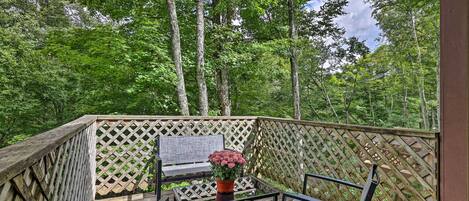 Sugar Mountain Vacation Rental | 3BR | 2BA | 1,300 Sq Ft | Stairs to Access