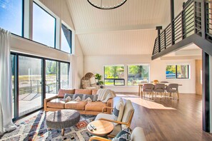 Living Room | Free WiFi