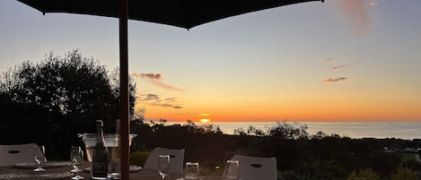 Alfresco Dinner at sunset