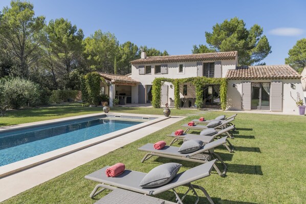Holiday rental LOURMARIN Provencal bastide for rent pool